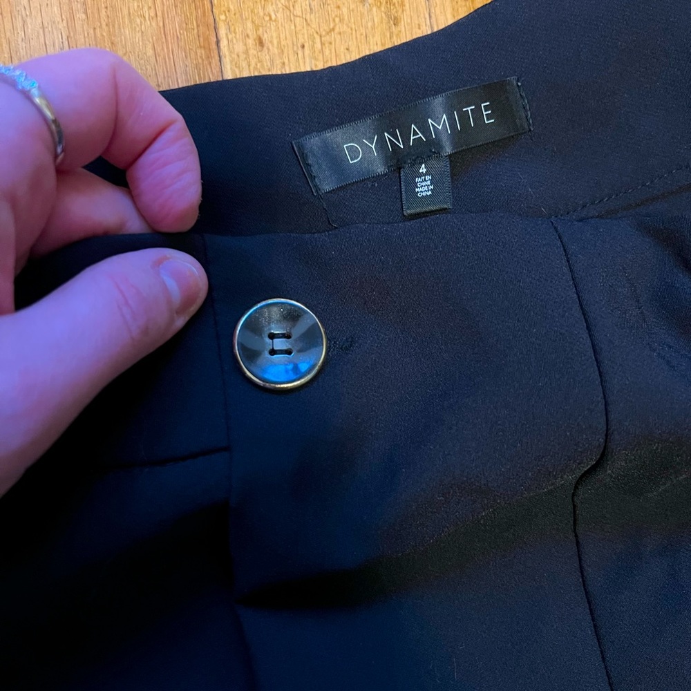 Adorable work pants with two button accents on the waist. Size 4, worn once :)